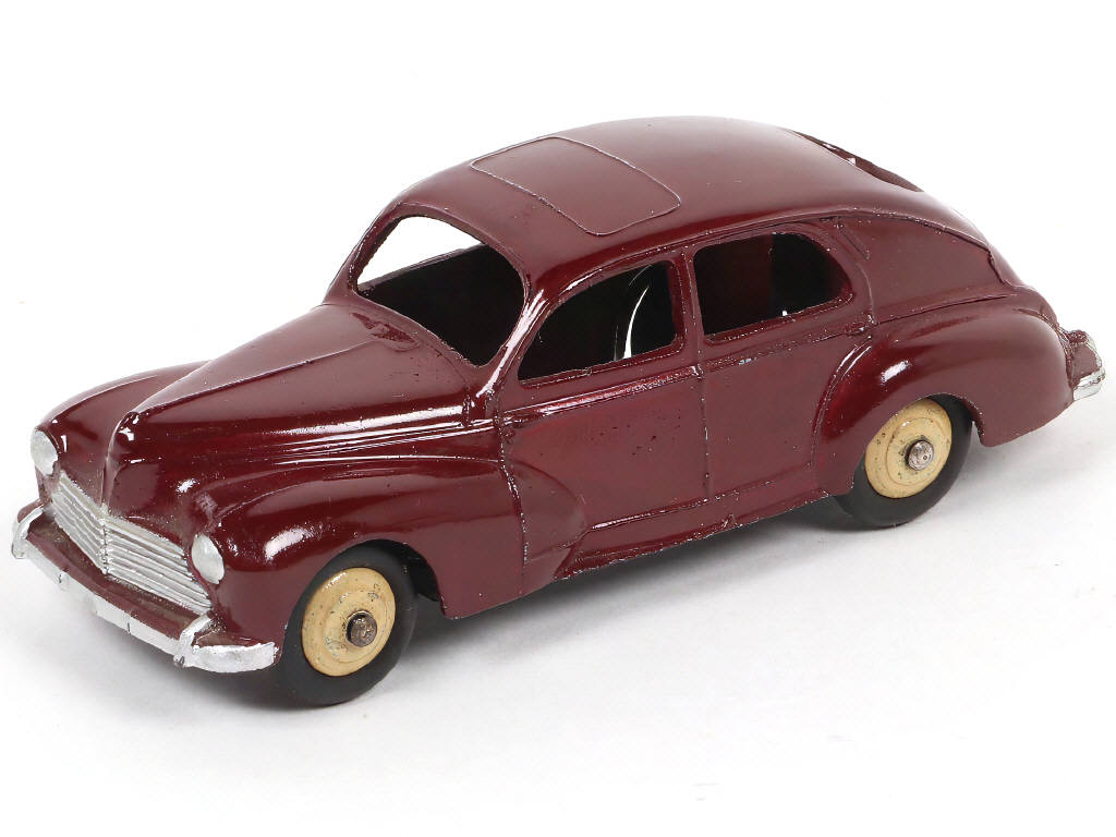 Lot 303 - DINKY TOYS (FRANCE) (1)