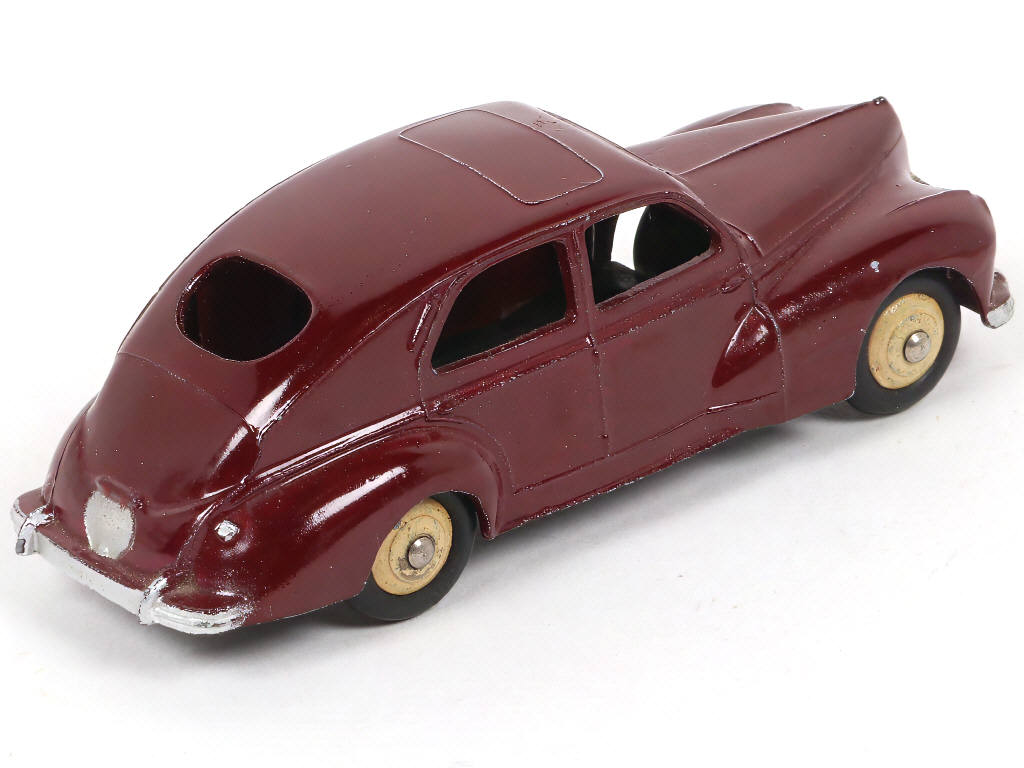 Lot 303 - DINKY TOYS (FRANCE) (1)