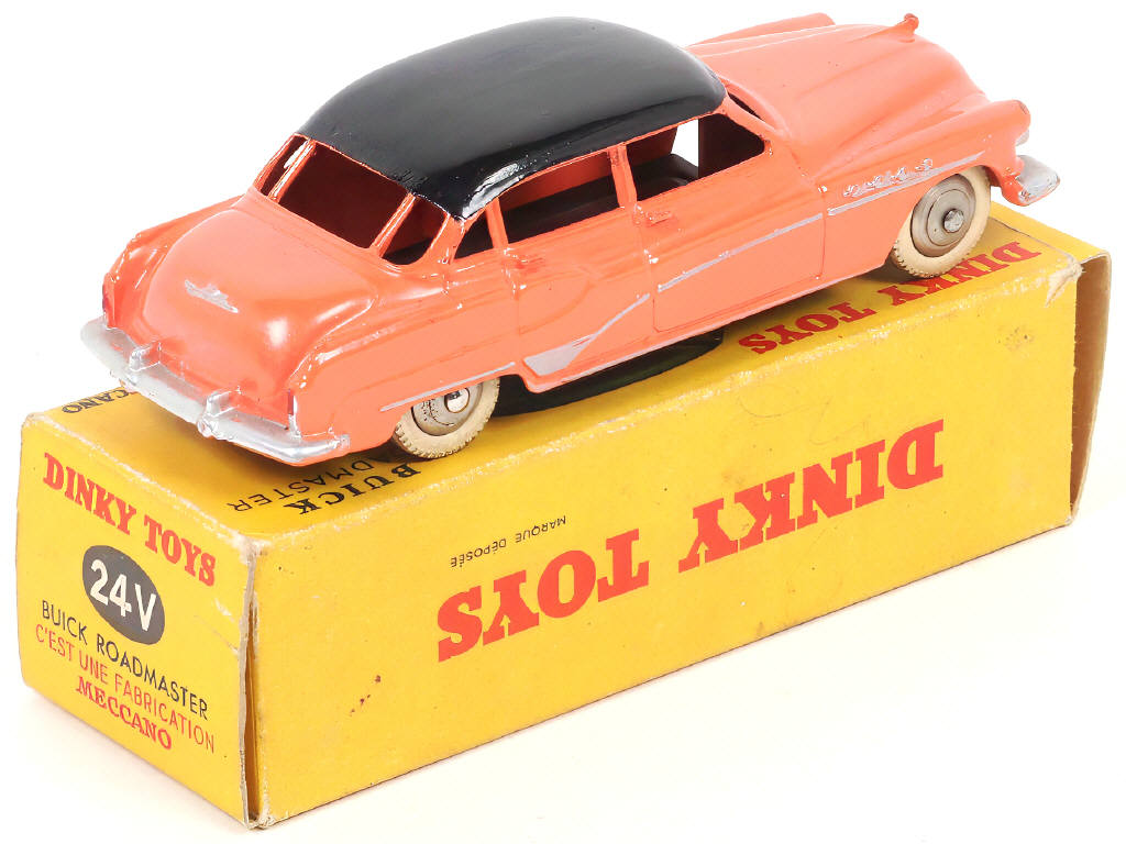 Lot 330 - DINKY TOYS (FRANCE) (1)