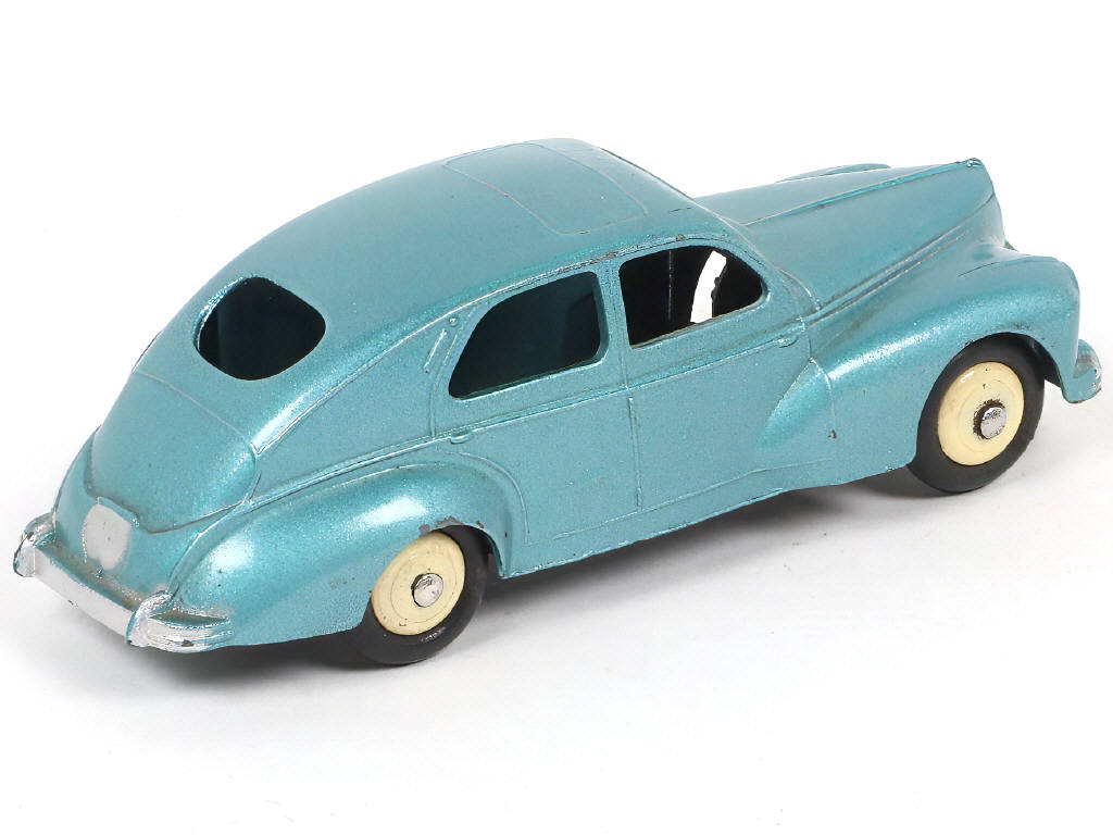 Lot 301 - DINKY TOYS (FRANCE) (1)