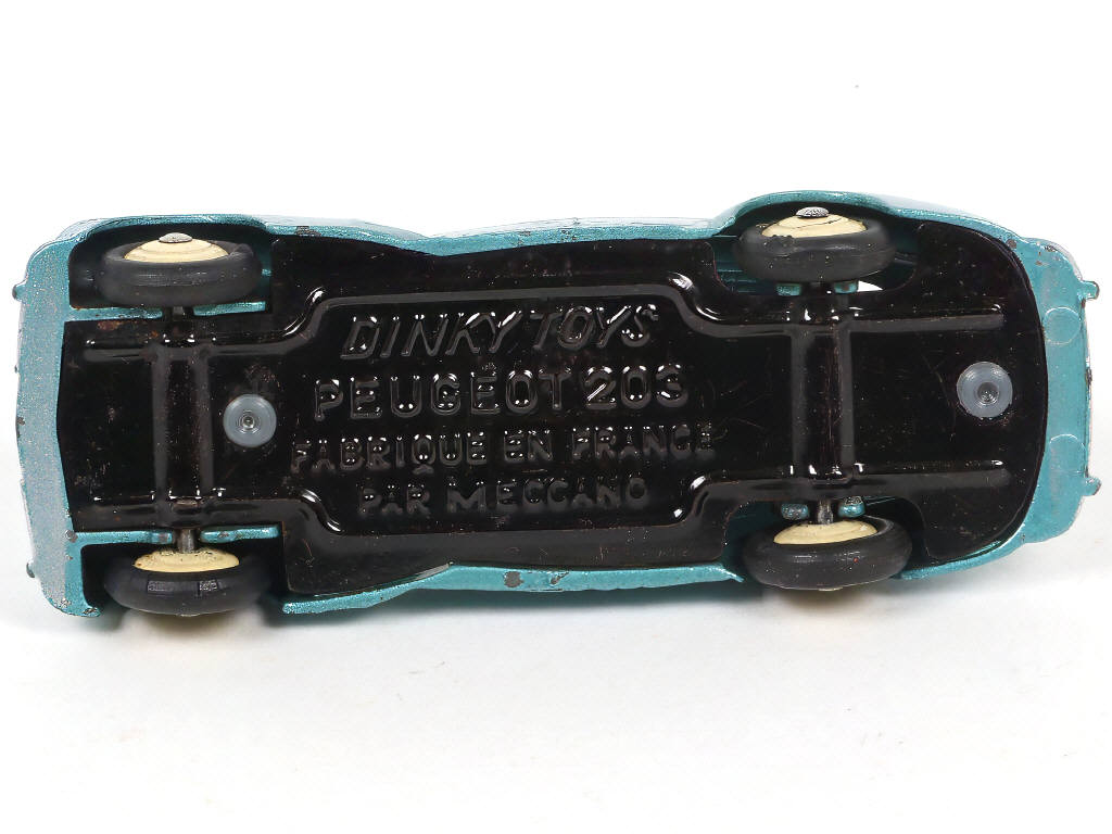 Lot 301 - DINKY TOYS (FRANCE) (1)