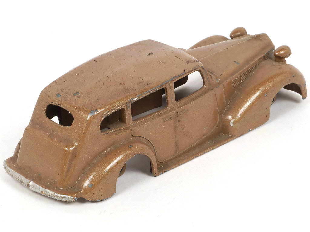 Lot 298 - DINKY TOYS (FRANCE) (1)