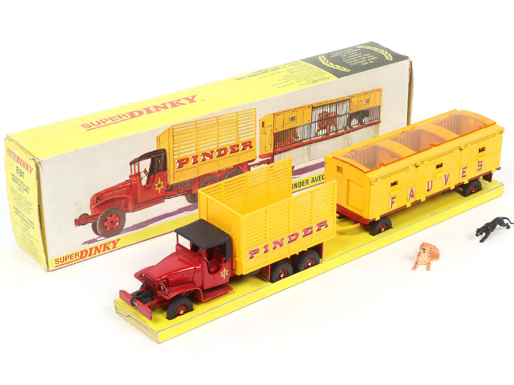 Lot 373 - DINKY TOYS (FRANCE) (1)