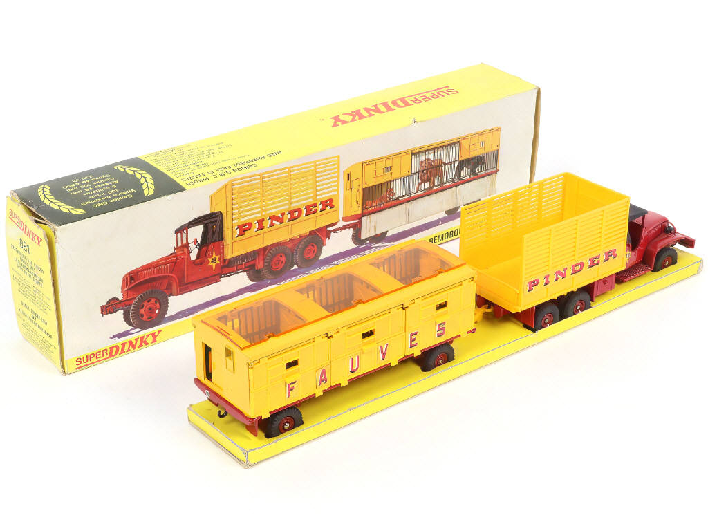 Lot 373 - DINKY TOYS (FRANCE) (1)