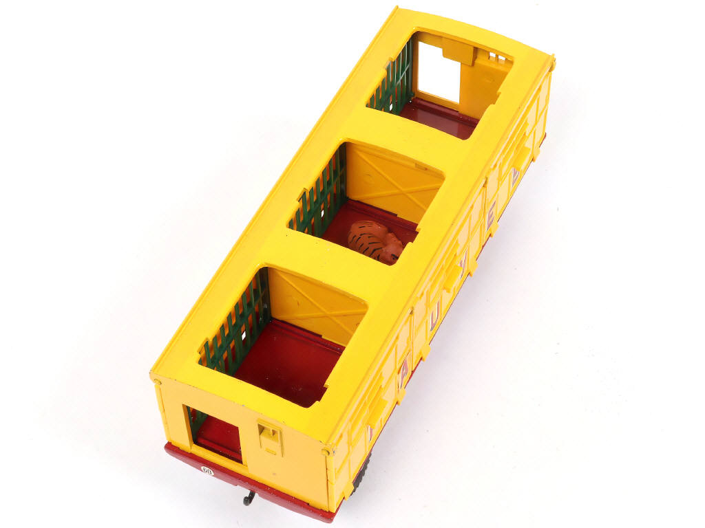 Lot 373 - DINKY TOYS (FRANCE) (1)