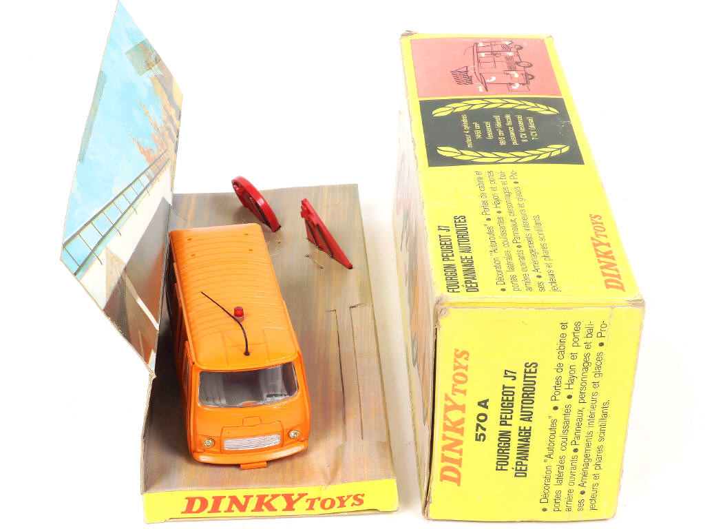 Lot 362 - DINKY TOYS (FRANCE) (1)