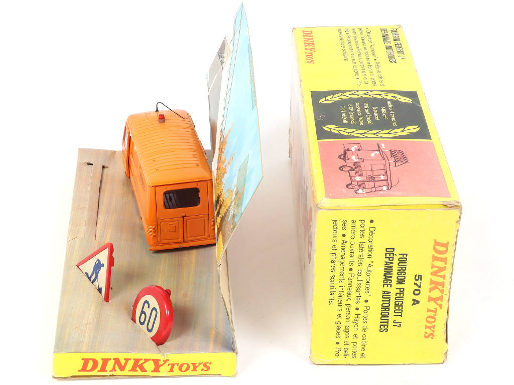 Lot 362 - DINKY TOYS (FRANCE) (1)