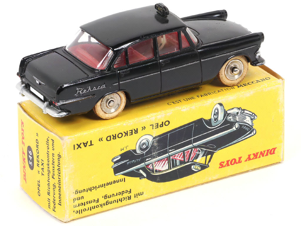 Lot 338 - DINKY TOYS (FRANCE) (1)