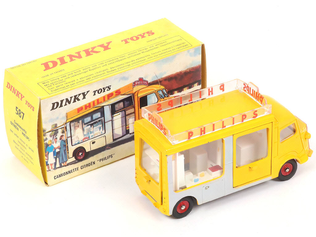 Lot 359 - DINKY TOYS (FRANCE) (1)