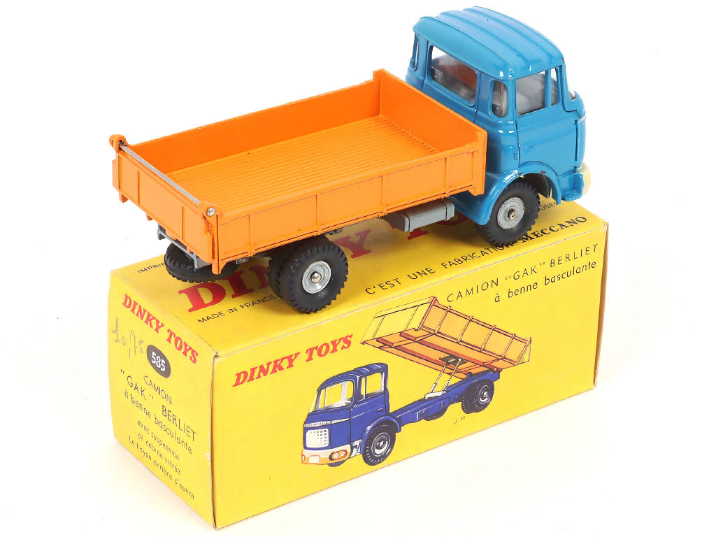 Lot 364 - DINKY TOYS (FRANCE) (1)