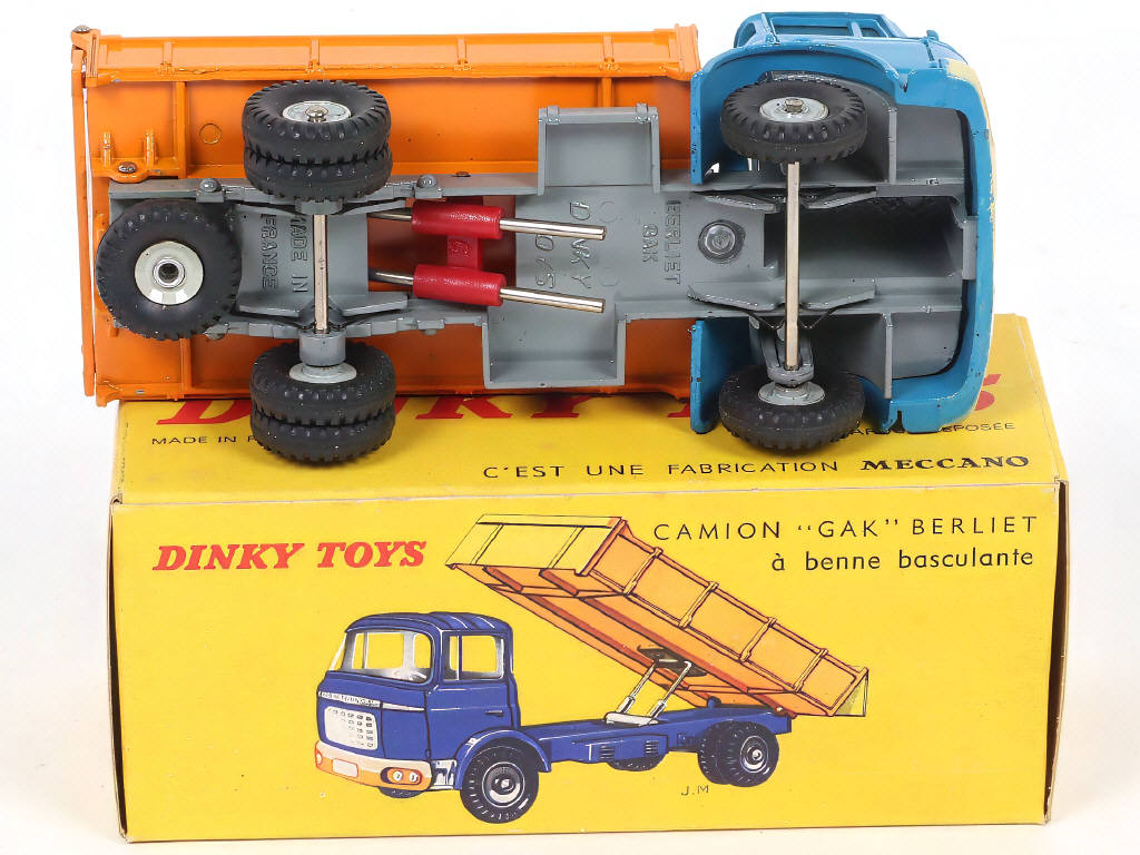 Lot 364 - DINKY TOYS (FRANCE) (1)
