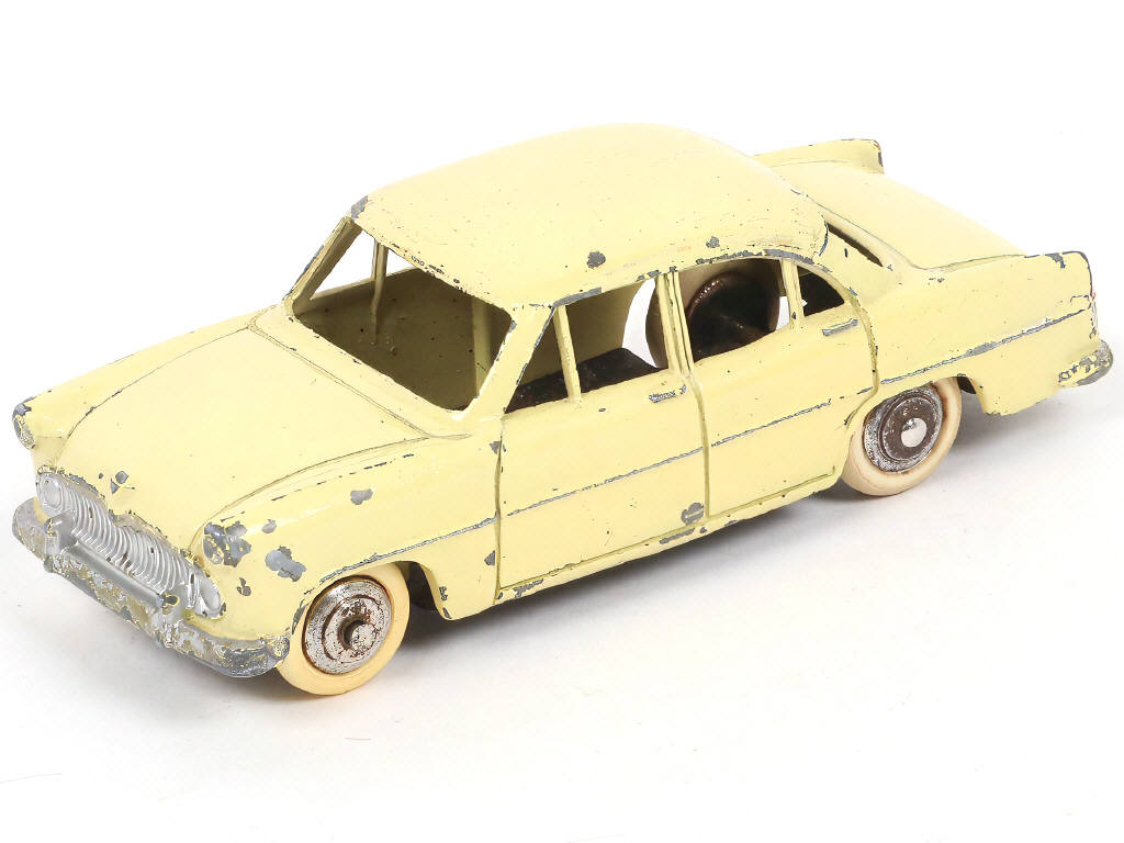 Lot 309 - DINKY TOYS (FRANCE) (1)