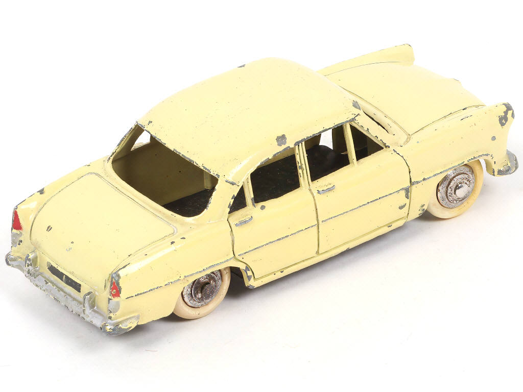 Lot 309 - DINKY TOYS (FRANCE) (1)