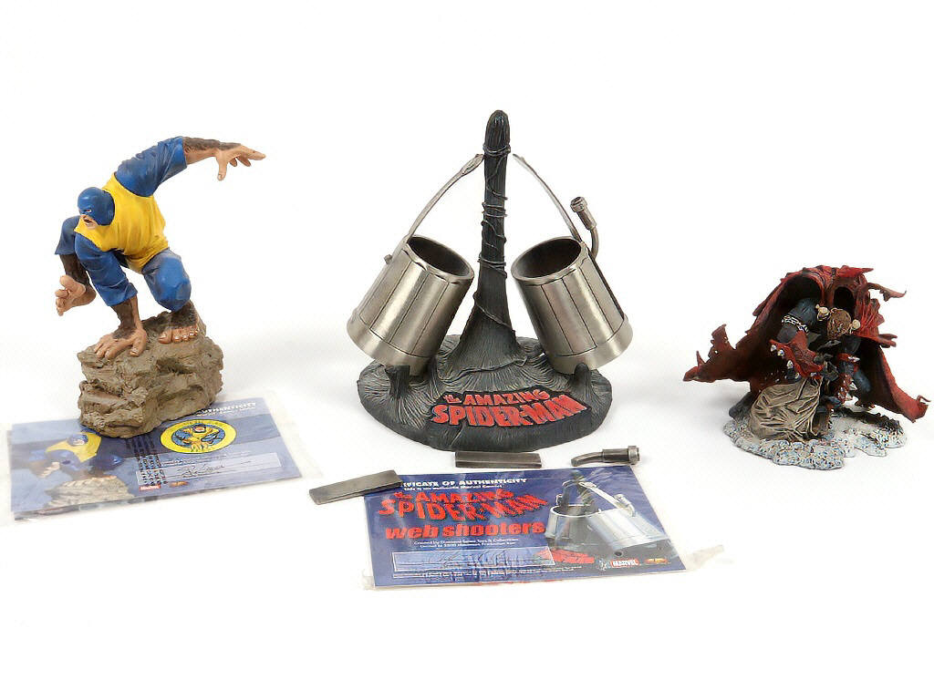 Lot 89 - DIVERS (3)