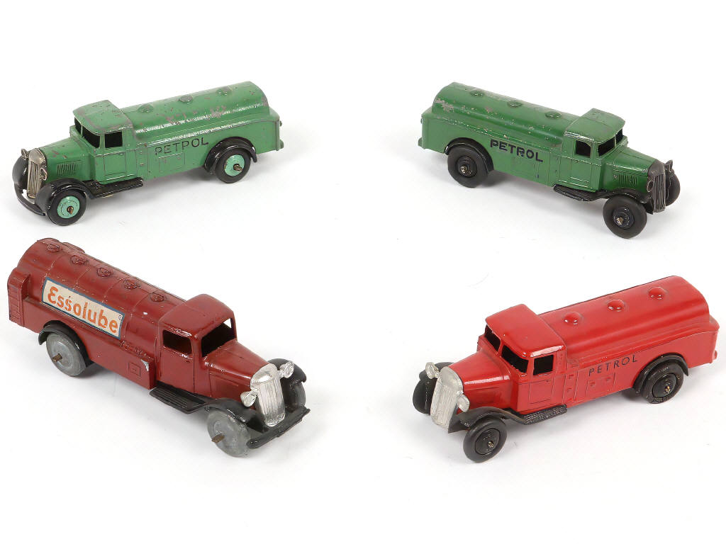 Lot 194 - DINKY TOYS (4)