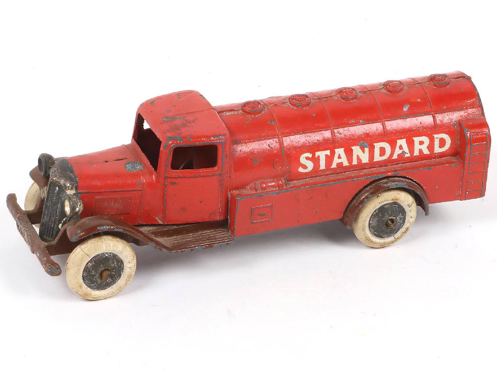 Lot 206 - DINKY TOYS (FRANCE) (1)