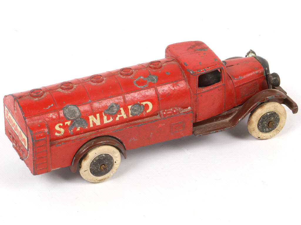 Lot 206 - DINKY TOYS (FRANCE) (1)
