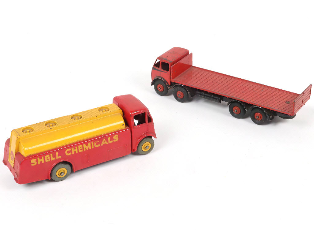 Lot 173 - DINKY TOYS (GB) (2)
