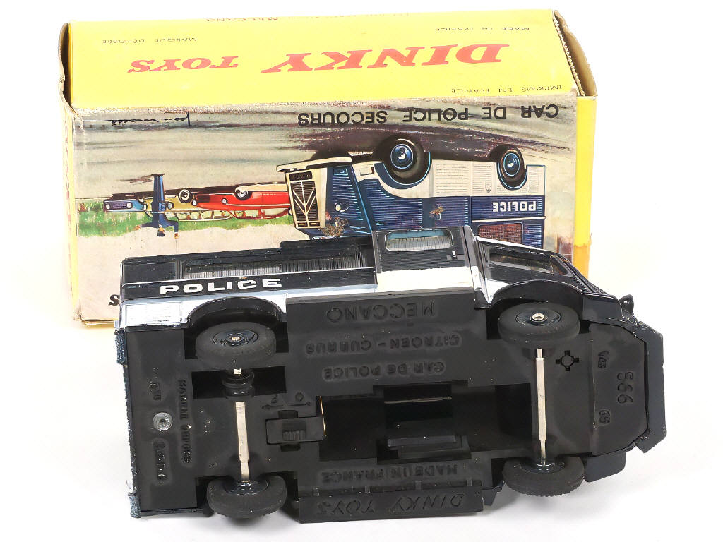 Lot 228 - DINKY TOYS (FRANCE) (1)