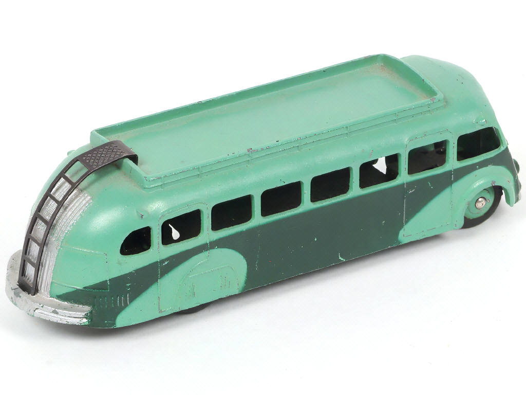 Lot 207 - DINKY TOYS (FRANCE) (1)