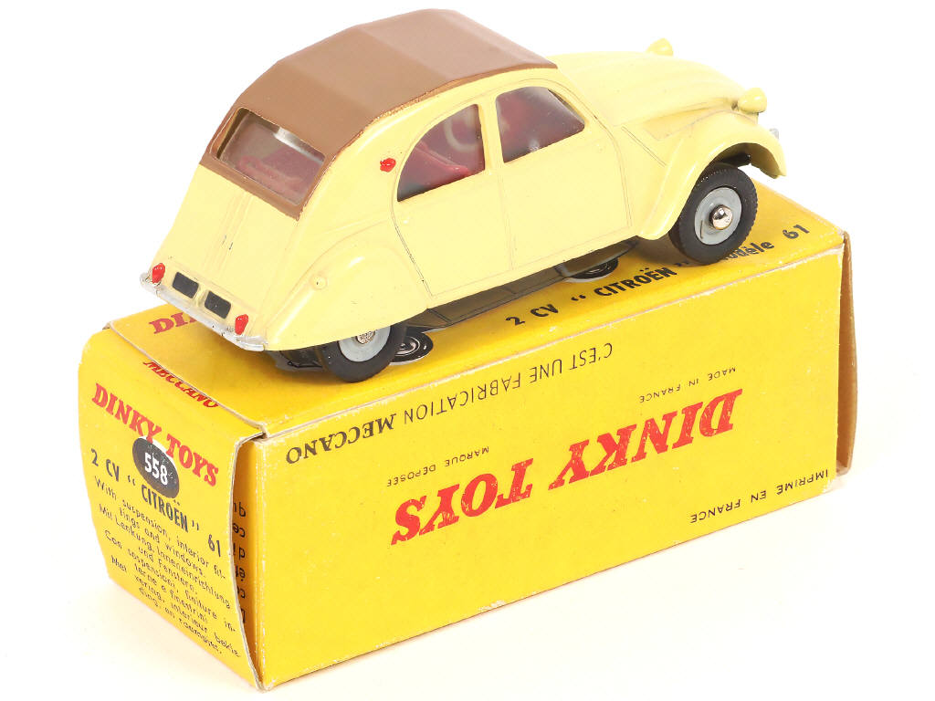 Lot 227 - DINKY TOYS (FRANCE) (1)