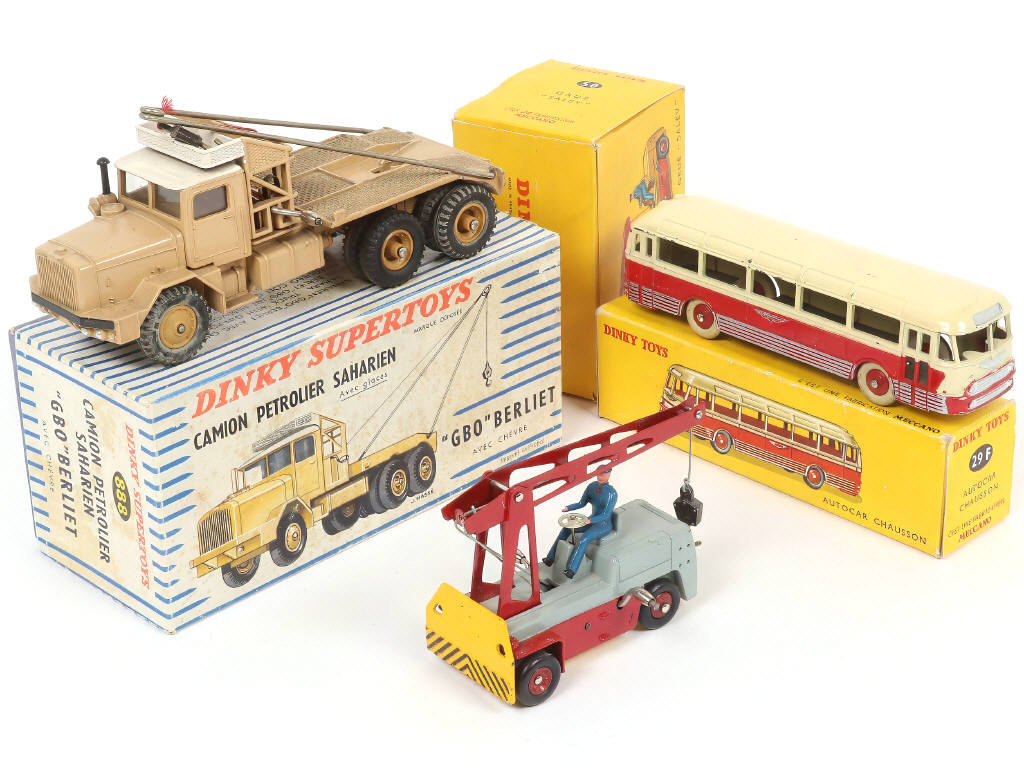 Lot 272 - DINKY TOYS (FRANCE) (3)