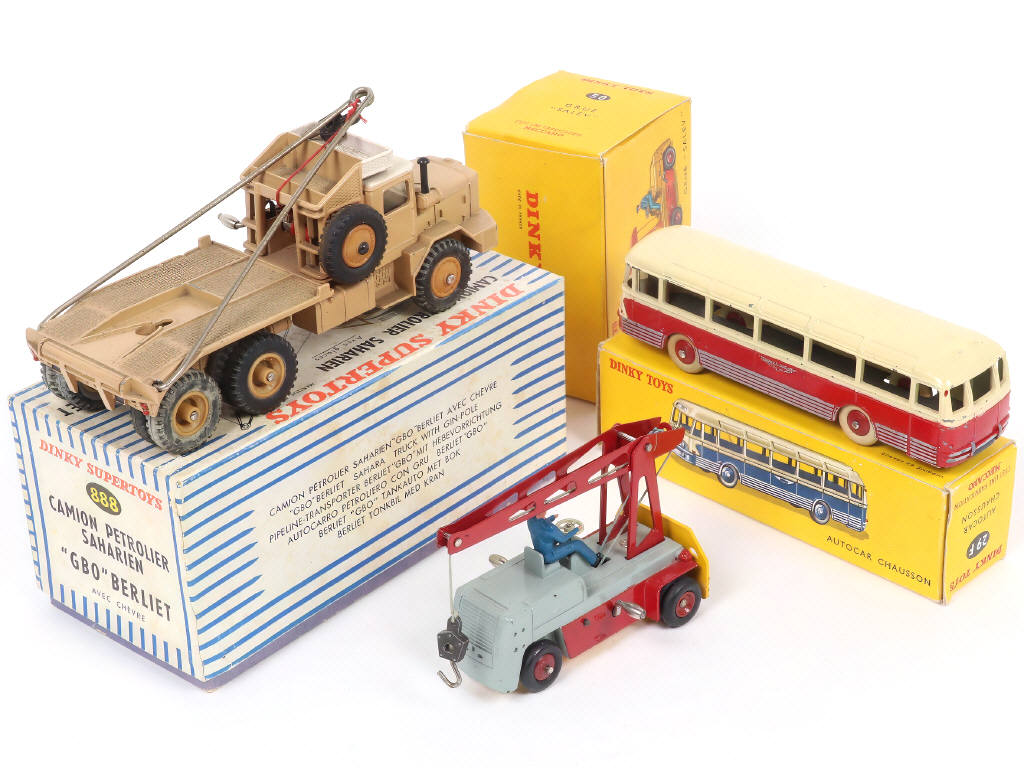 Lot 272 - DINKY TOYS (FRANCE) (3)