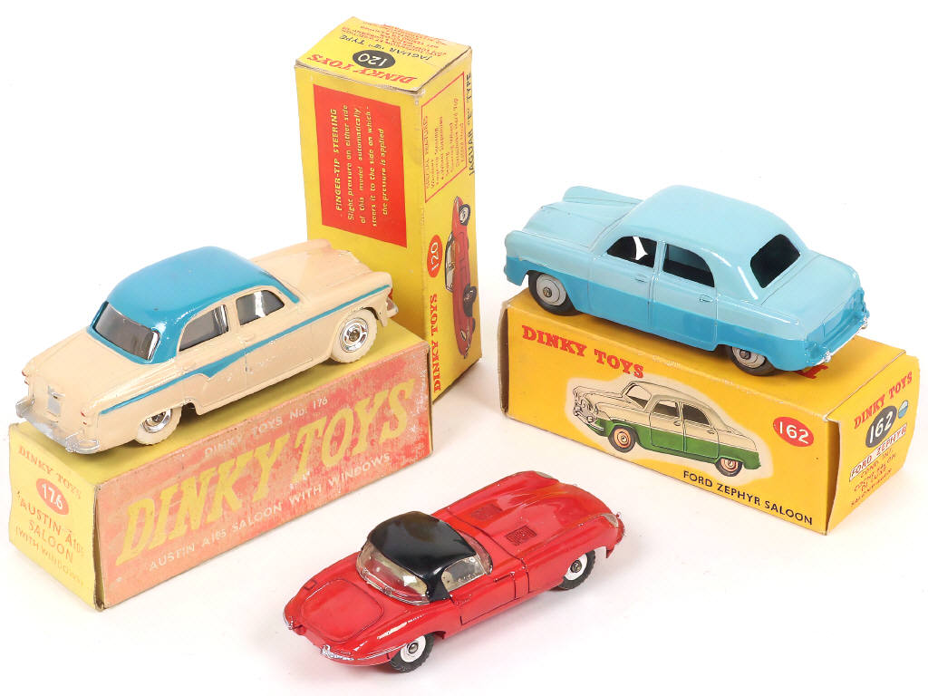 Lot 179 - DINKY TOYS (GB) (3)