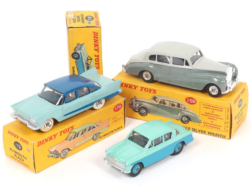 Lot 177 - DINKY TOYS (GB) (3)