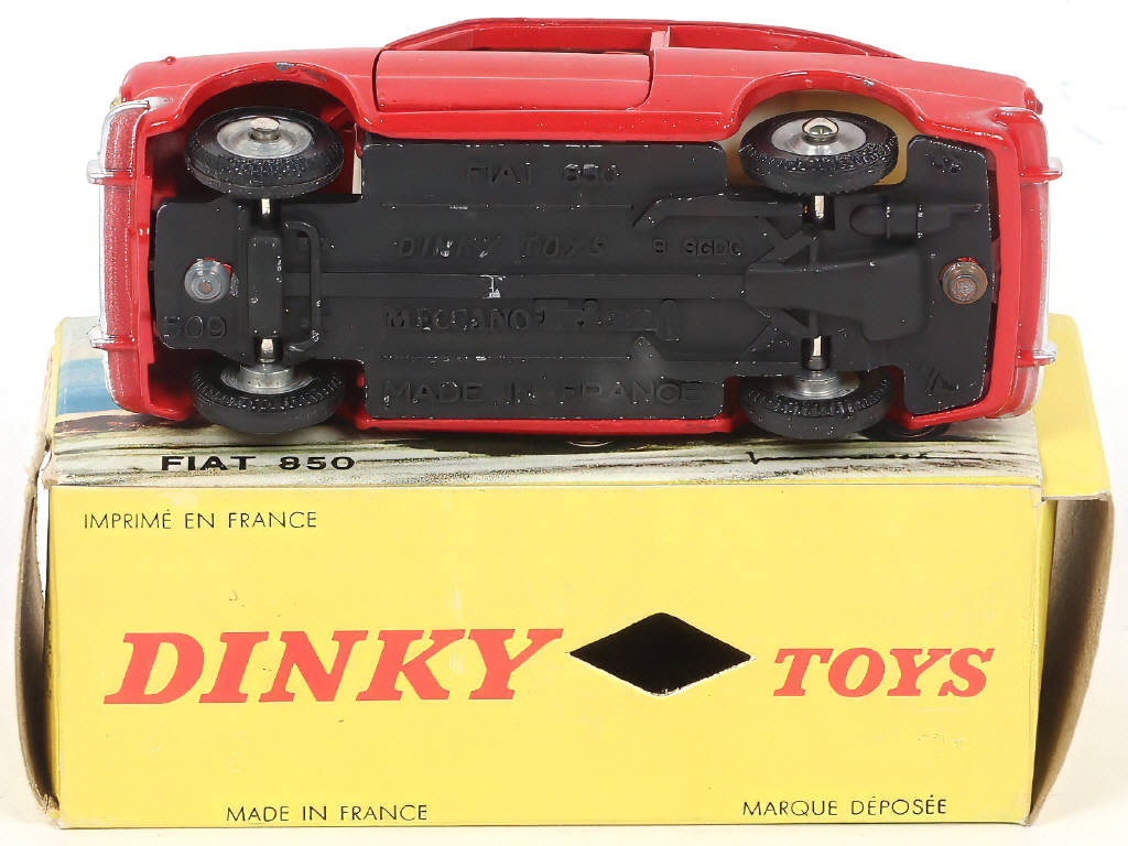 Lot 218 - DINKY TOYS (FRANCE) (1)