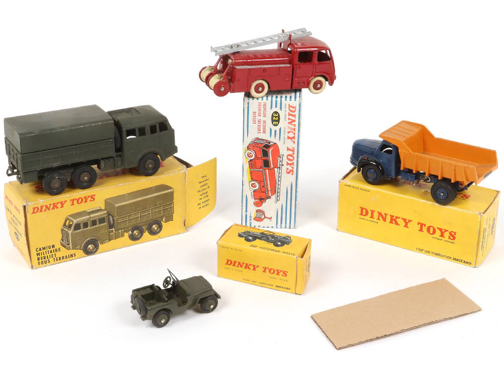 Lot 256 - DINKY TOYS (FRANCE) (4)