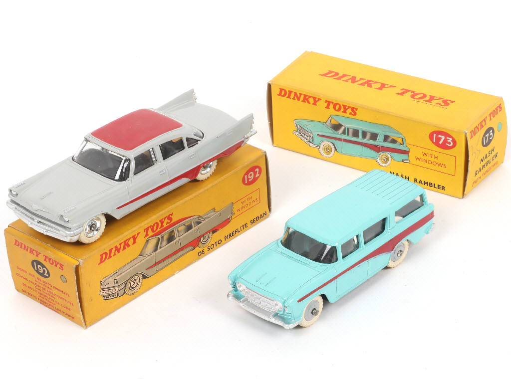 Lot 211 - DINKY TOYS (GB) (2)