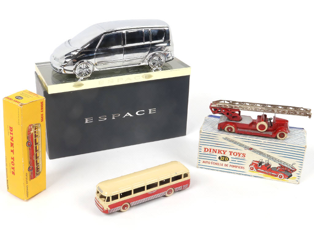 Lot 250 - DINKY TOYS (FRANCE) (3)