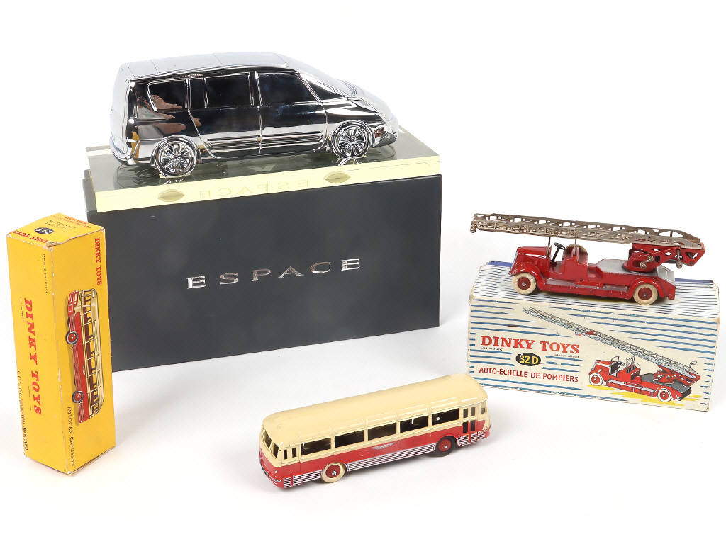 Lot 250 - DINKY TOYS (FRANCE) (3)