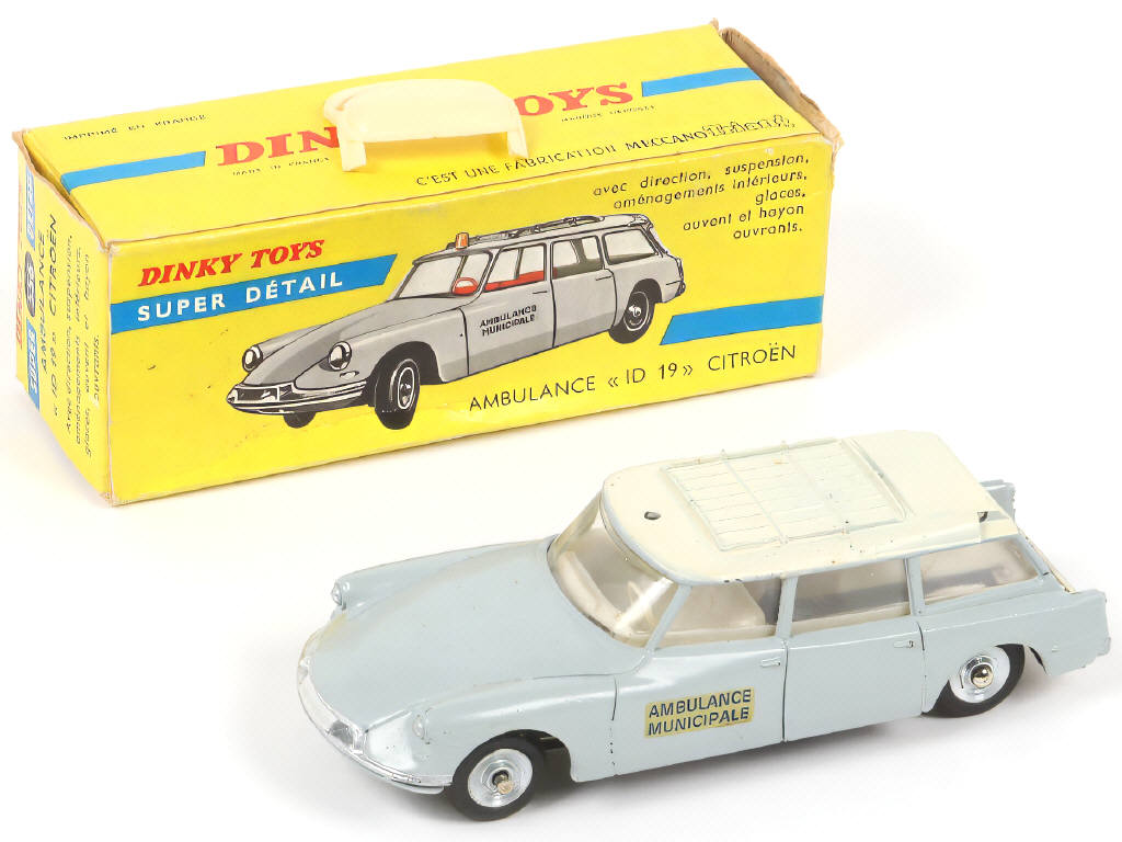 Lot 224 - DINKY TOYS (FRANCE) (1)