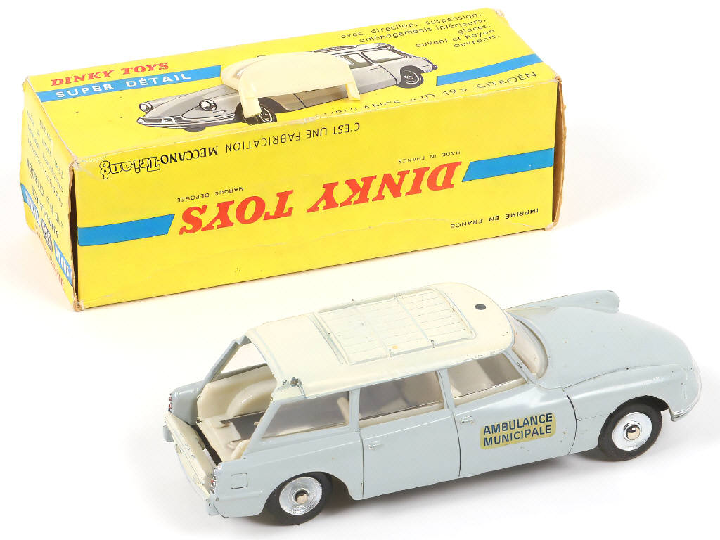 Lot 224 - DINKY TOYS (FRANCE) (1)