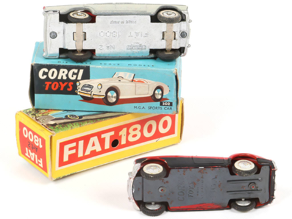 Lot 148 - DIVERS (2)