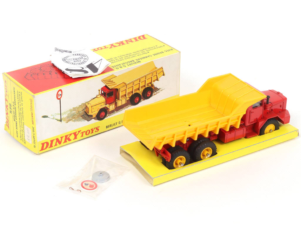Lot 231 - DINKY TOYS (FRANCE) (1)