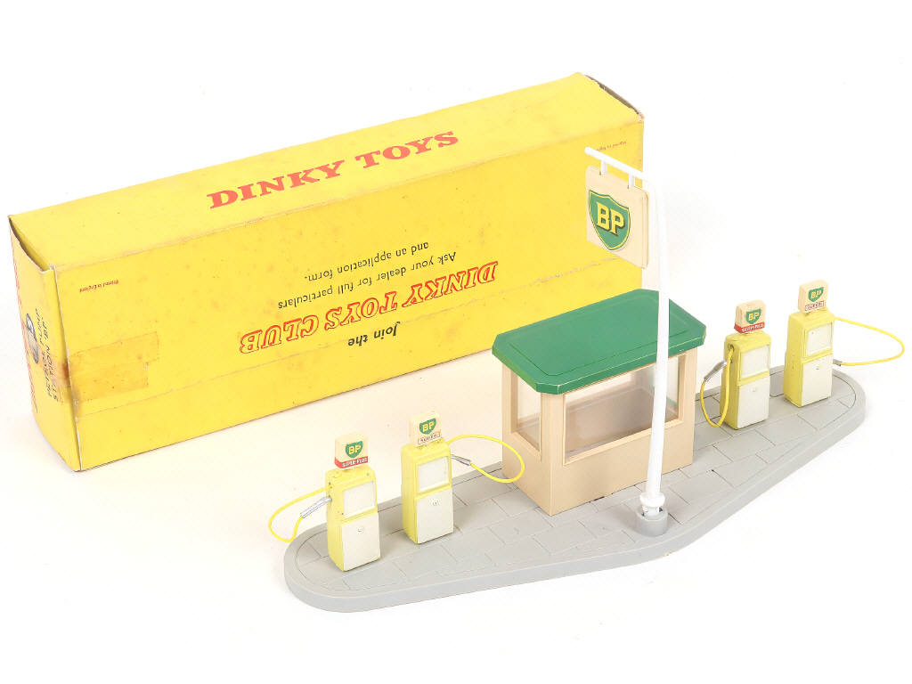 Lot 209 - DINKY TOYS (GB) (1)