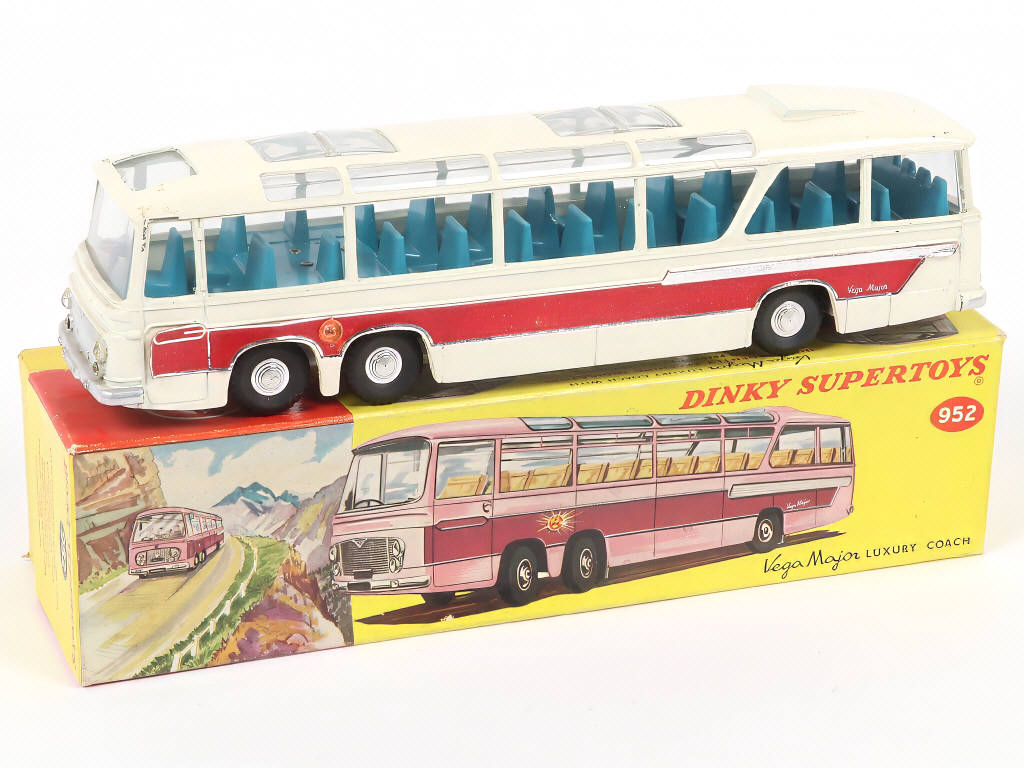 Lot 207 - DINKY TOYS (GB) (1)