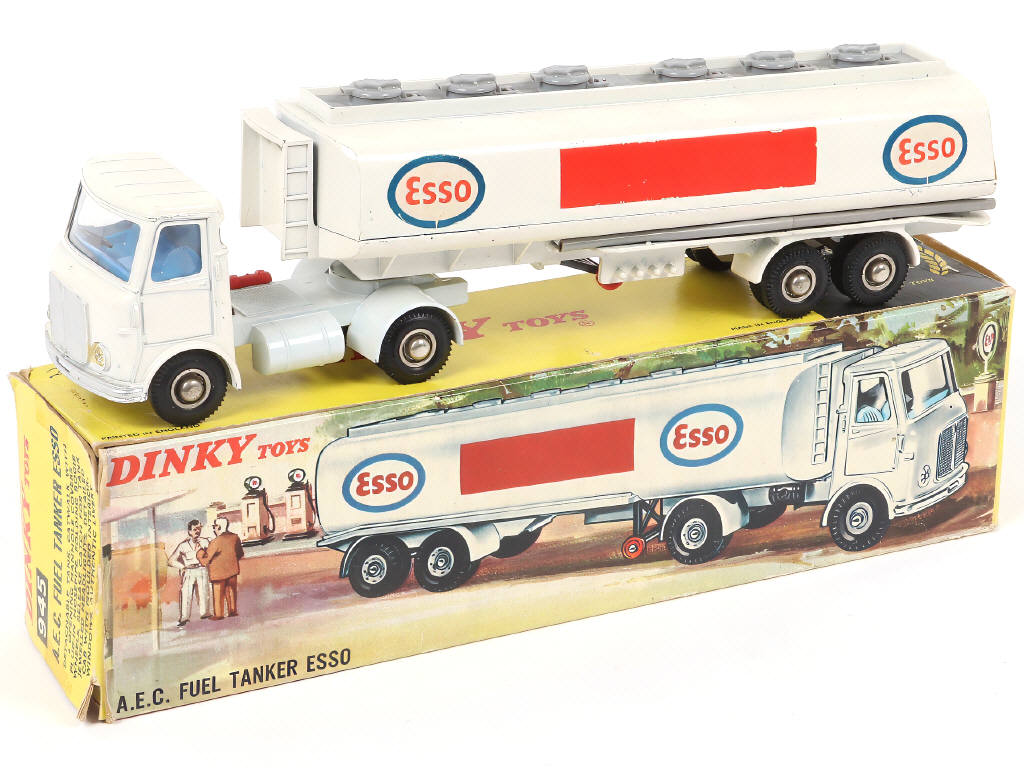Lot 206 - DINKY TOYS (GB) (1)