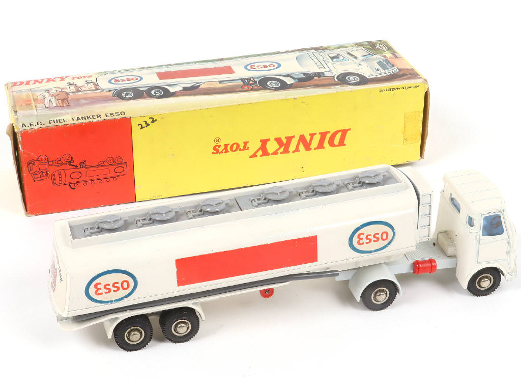 Lot 206 - DINKY TOYS (GB) (1)