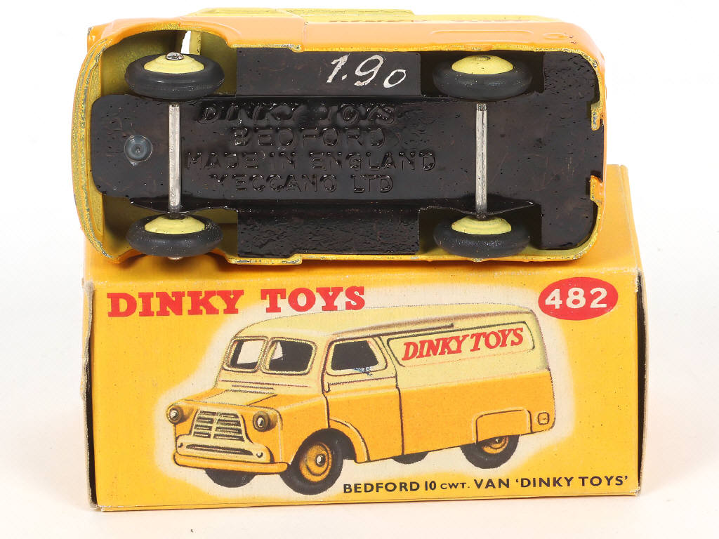 Lot 202 - DINKY TOYS (GB) (1)