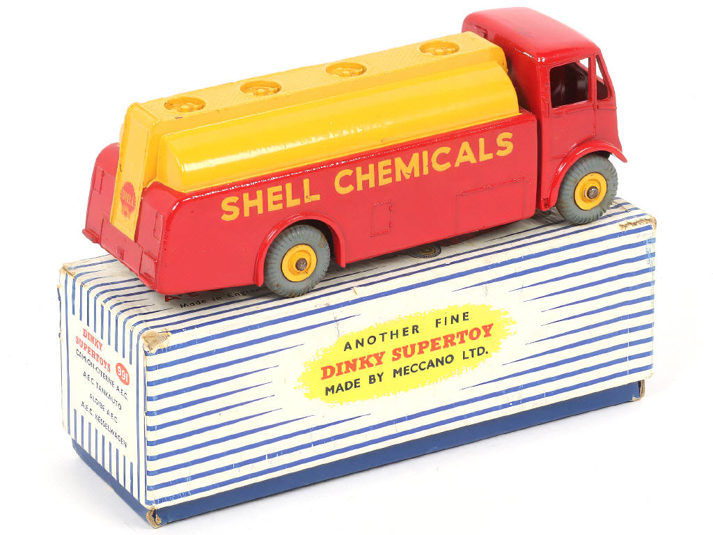 Lot 204 - DINKY TOYS (GB) (1)