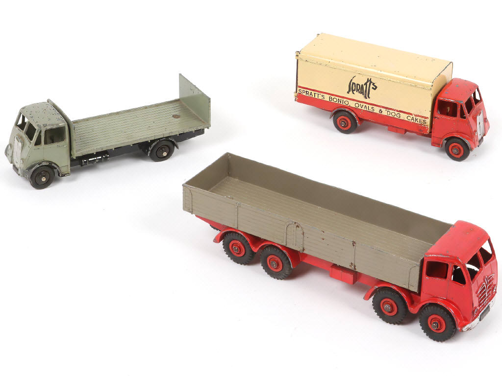 Lot 245 - DINKY TOYS (GB) (3)