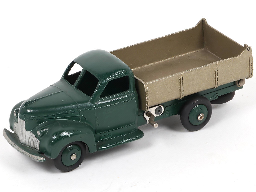 Lot 269 - DINKY TOYS (FRANCE) (1)
