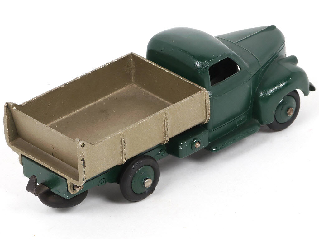 Lot 269 - DINKY TOYS (FRANCE) (1)