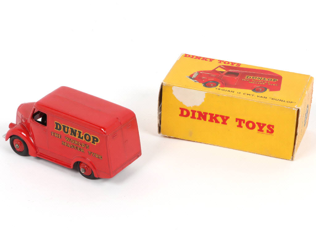Lot 226 - DINKY TOYS (GB) (1)