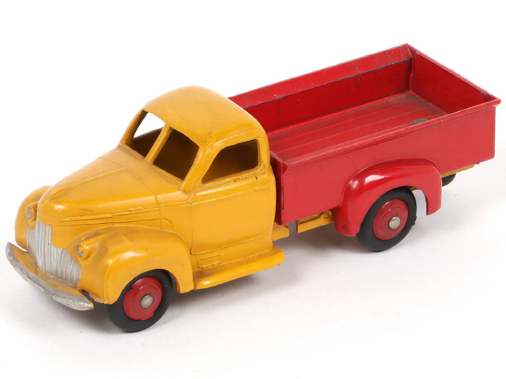 Lot 270 - DINKY TOYS (FRANCE) (1)