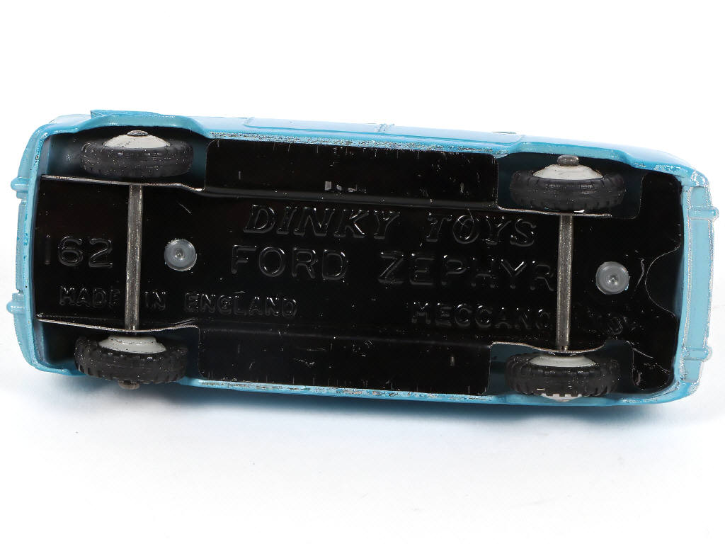 Lot 217 - DINKY TOYS (GB) (1)